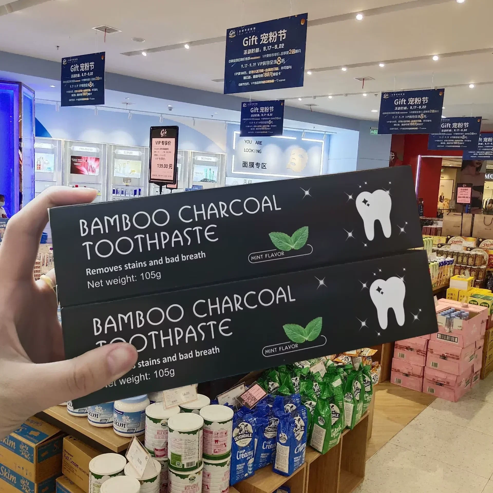 竹炭配合のホワイトニング歯磨き粉。口腔ケアに最適。強力な洗浄 - Teeth Whitening Charcoal のレビューと価格